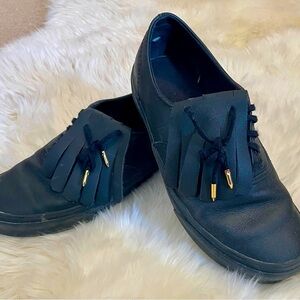 ❤️ Vans With Tassels in black (GUC)